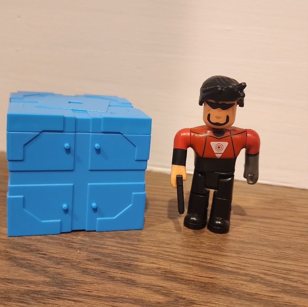 Roblox Series 9 Thrill Island Commander Riggs
